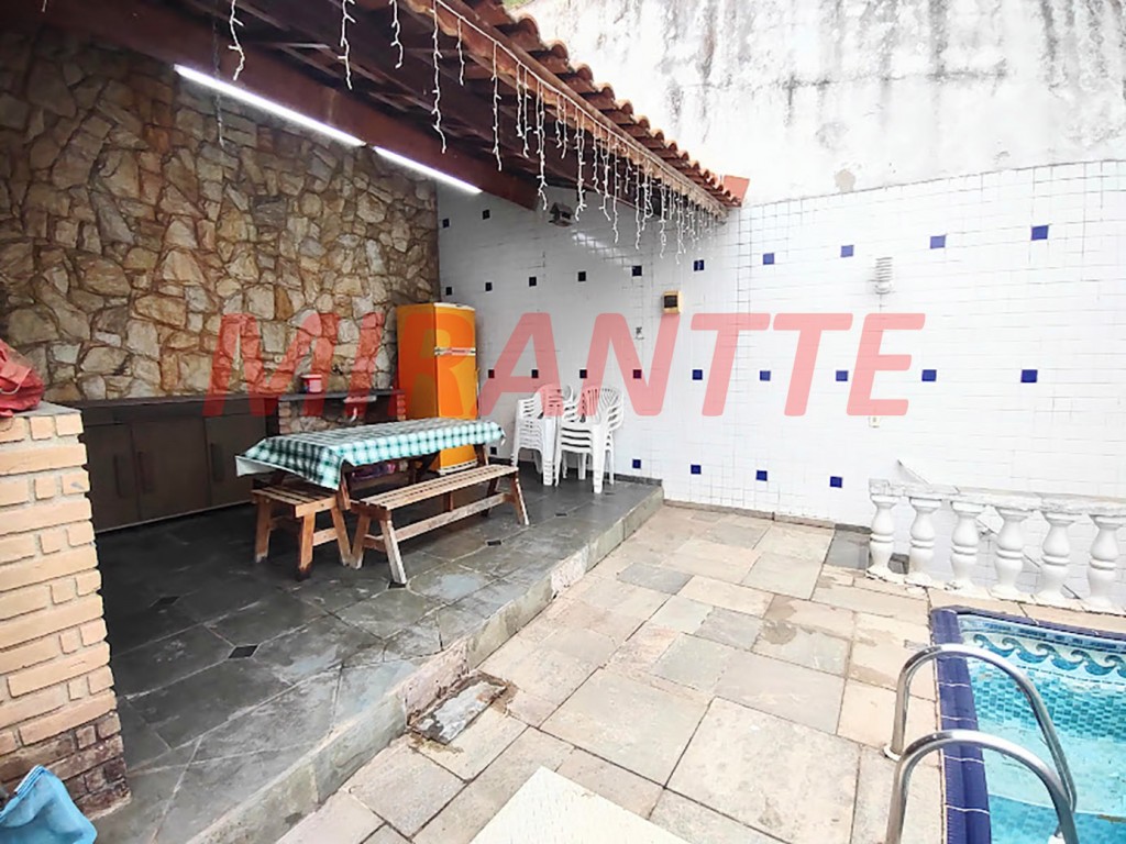 Sobrado de 195m² com 3 quartos em Santa Terezinha