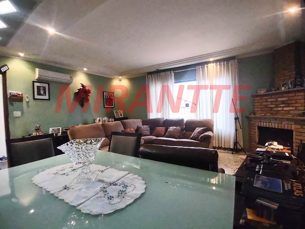 Sobrado de 195m² com 3 quartos em Santa Terezinha