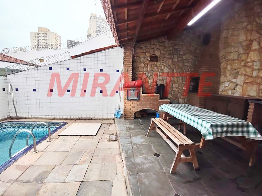 Sobrado de 195m² com 3 quartos em Santa Terezinha