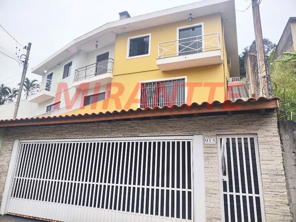 Sobrado de 195m² com 3 quartos em Santa Terezinha