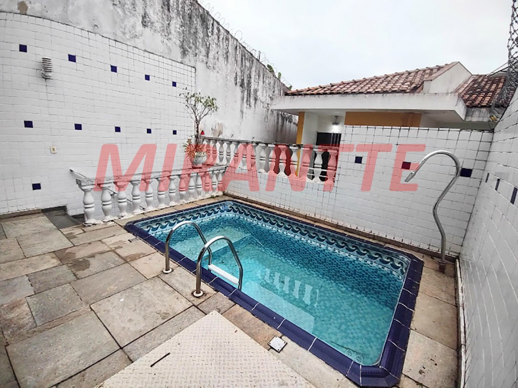 Sobrado de 195m² com 3 quartos em Santa Terezinha