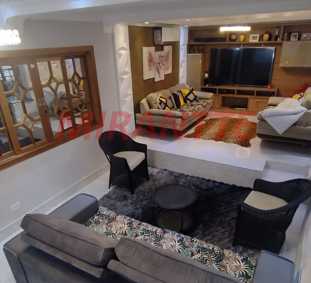 Sobrado de 297m² com 4 quartos em Vila Maria Alta