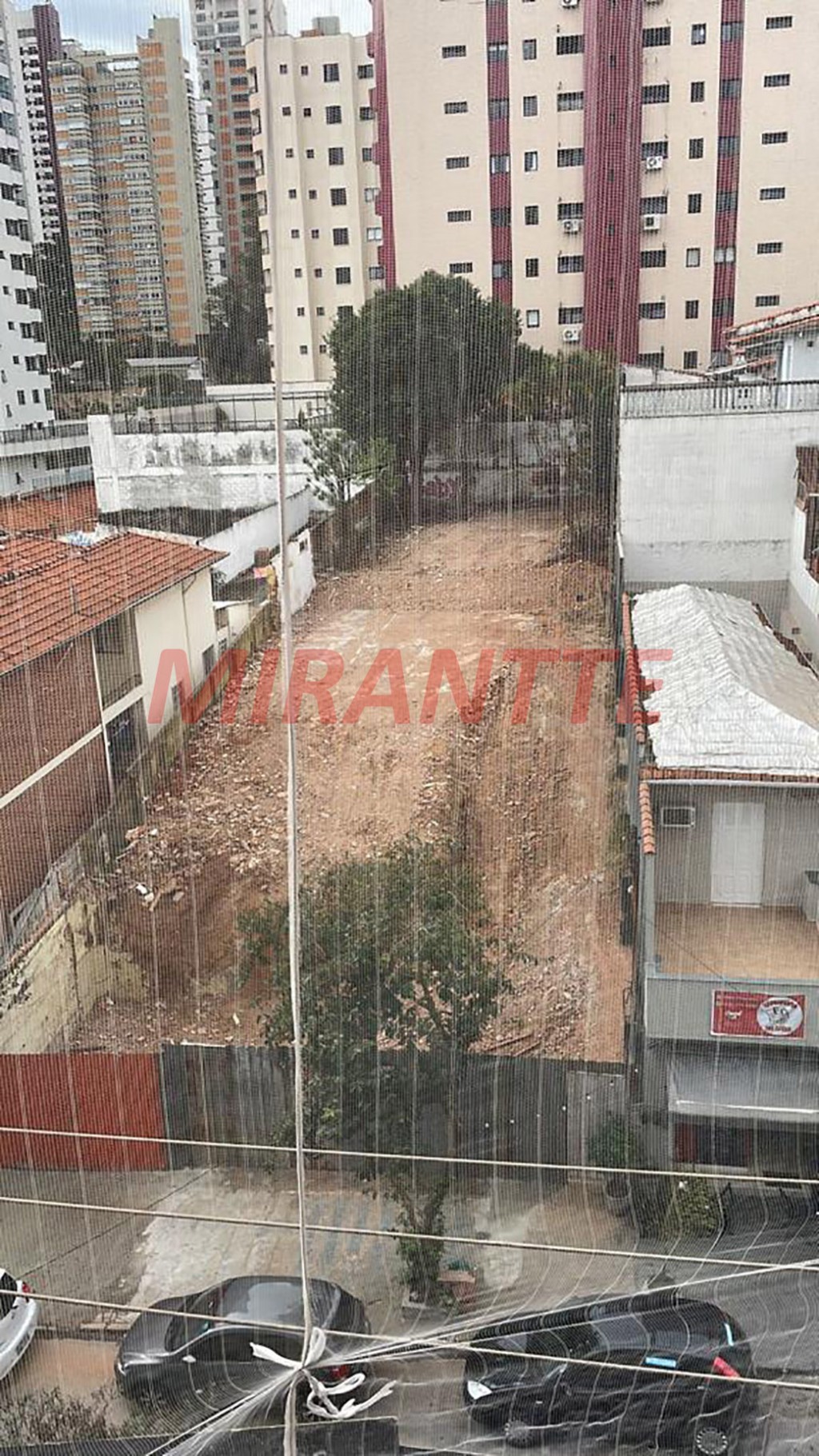 Terreno de 676m² em Santana