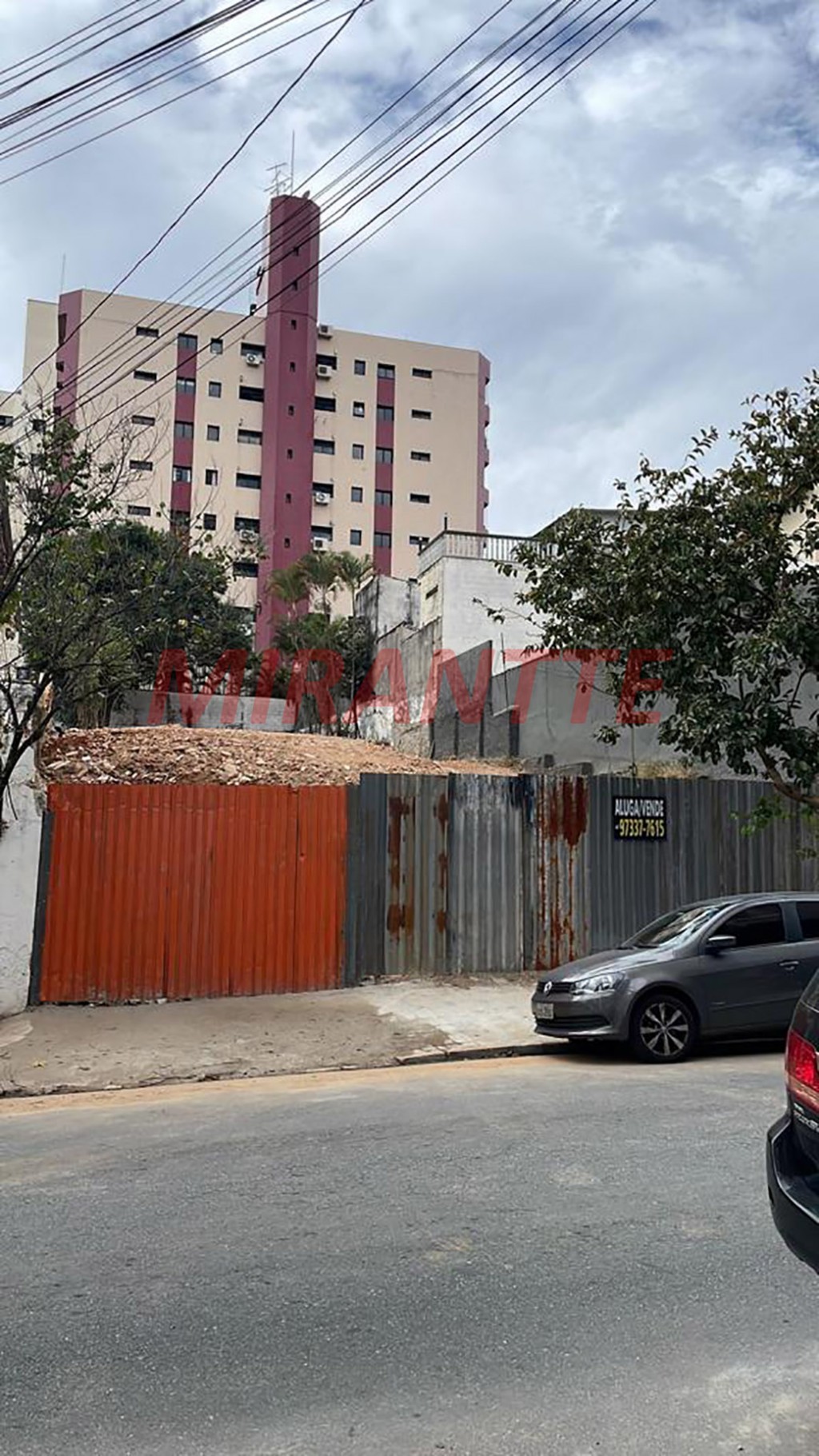 Terreno de 676m² em Santana