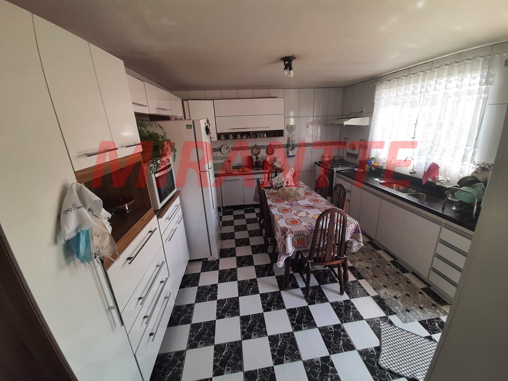 Casa terrea de 200m² com 3 quartos em Quitaúna