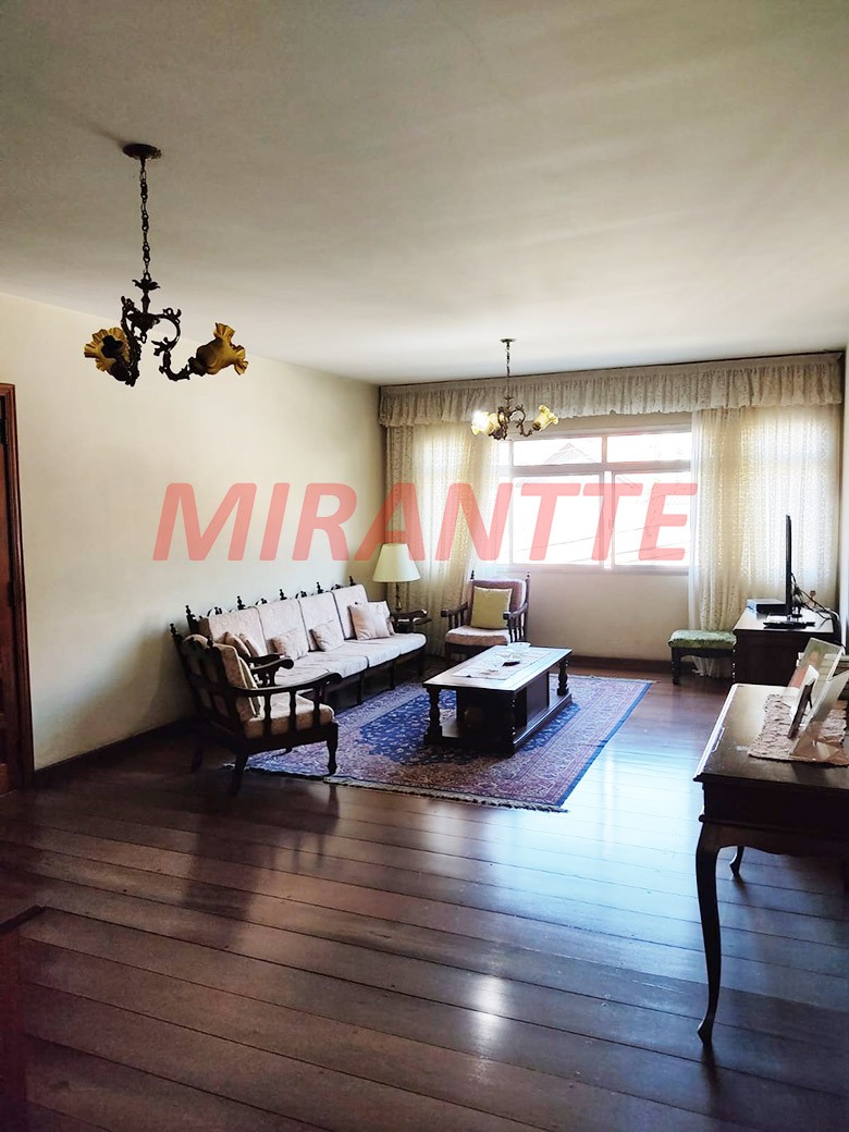 Sobrado de 325m² com 3 quartos em Horto Florestal