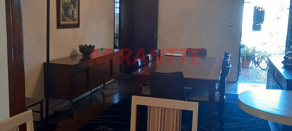 Sobrado de 250m² com 4 quartos em Jardim São Bento