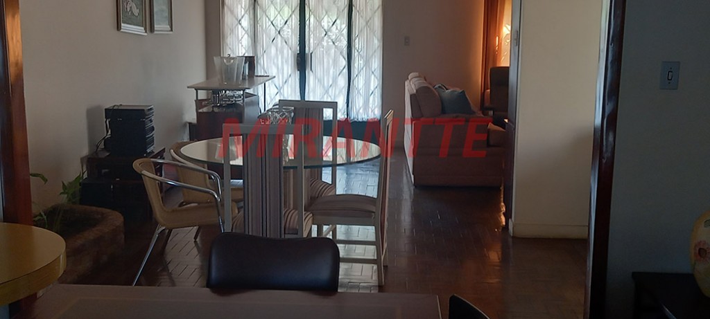 Sobrado de 250m² com 4 quartos em Jardim São Bento