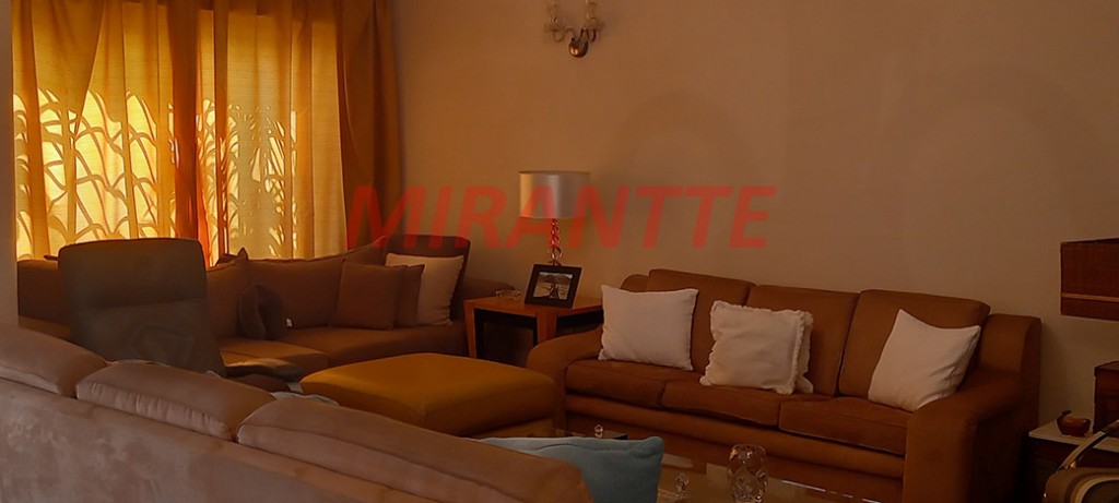 Sobrado de 250m² com 4 quartos em Jardim São Bento