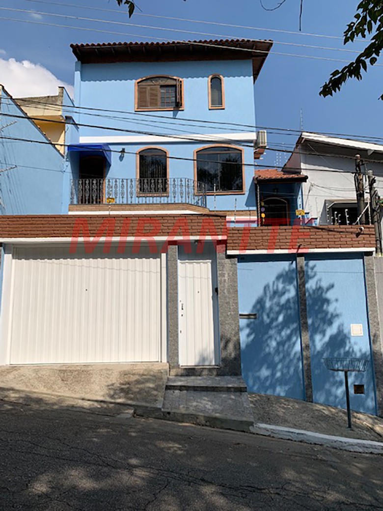 Sobrado de 230m² com 4 quartos em Tremembe