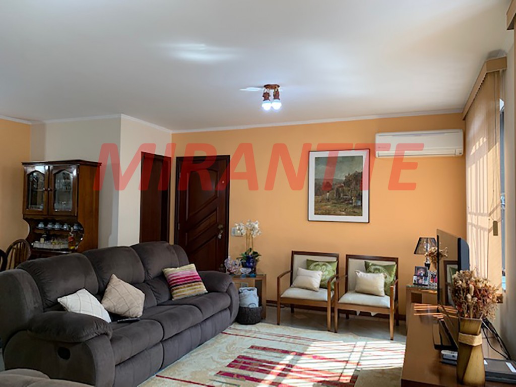 Sobrado de 230m² com 4 quartos em Tremembe