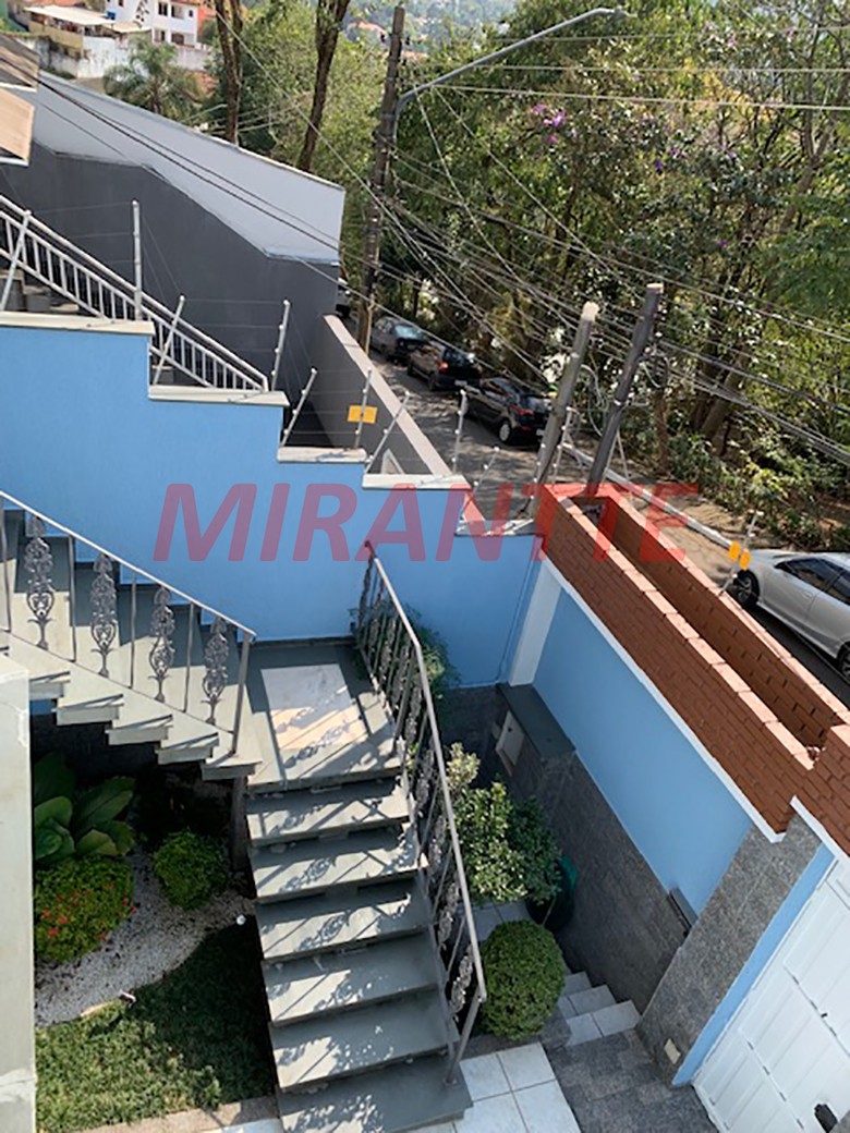 Sobrado de 230m² com 4 quartos em Tremembe