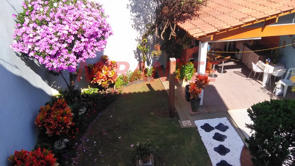 Sobrado de 230m² com 4 quartos em Tremembe