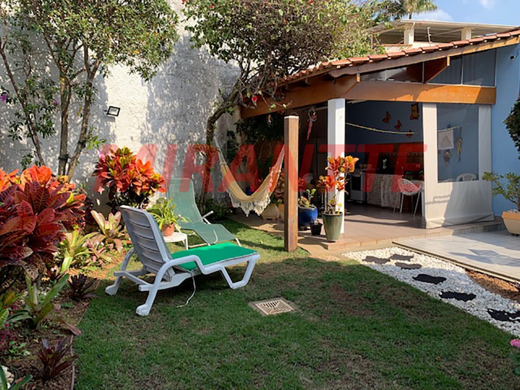 Sobrado de 230m² com 4 quartos em Tremembe