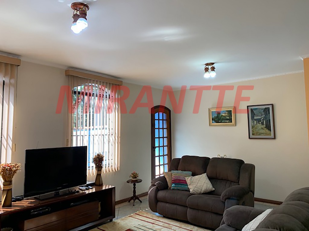 Sobrado de 230m² com 4 quartos em Tremembe