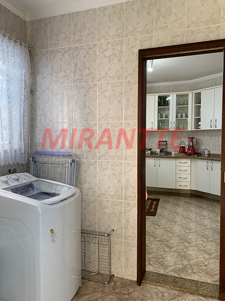 Sobrado de 230m² com 4 quartos em Tremembe