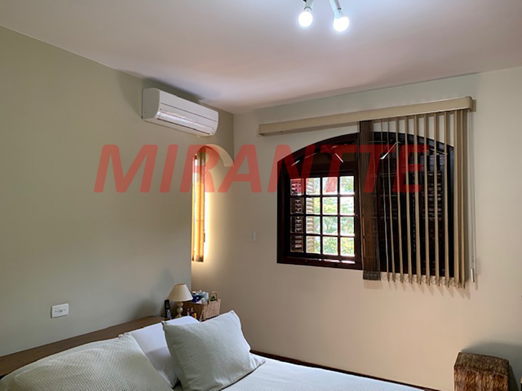 Sobrado de 230m² com 4 quartos em Tremembe