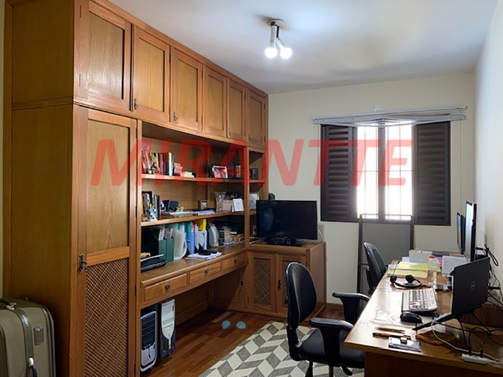Sobrado de 230m² com 4 quartos em Tremembe
