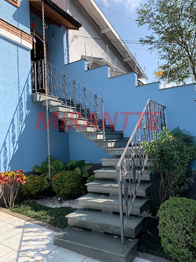 Sobrado de 230m² com 4 quartos em Tremembe