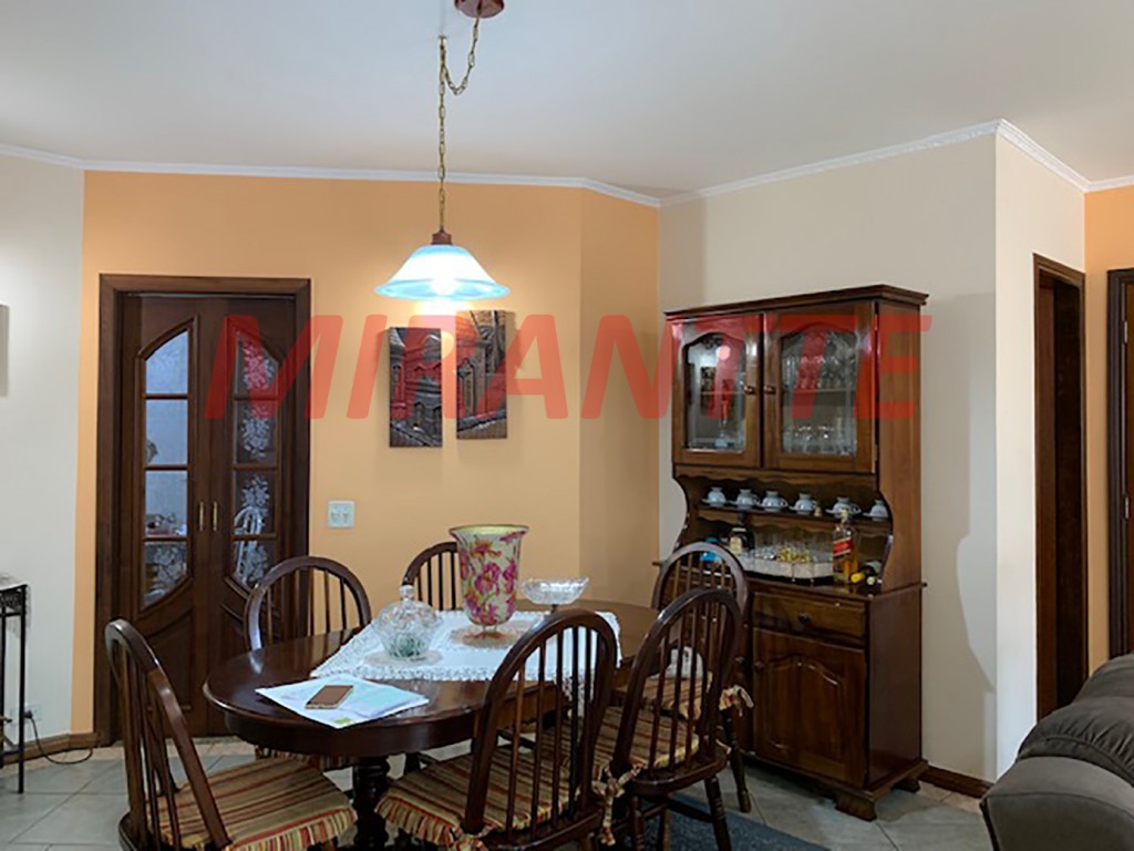 Sobrado de 230m² com 4 quartos em Tremembe