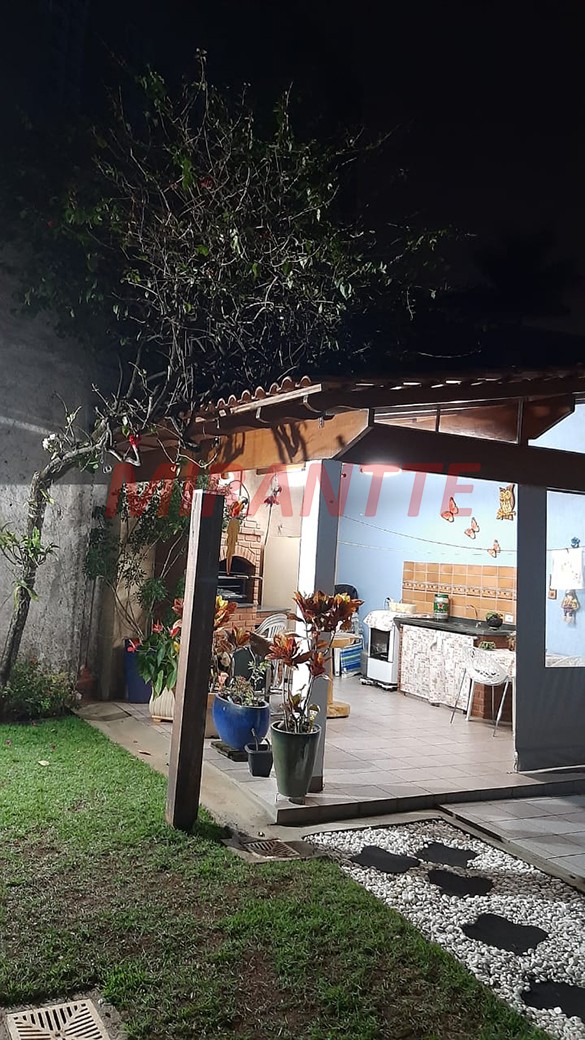 Sobrado de 230m² com 4 quartos em Tremembe