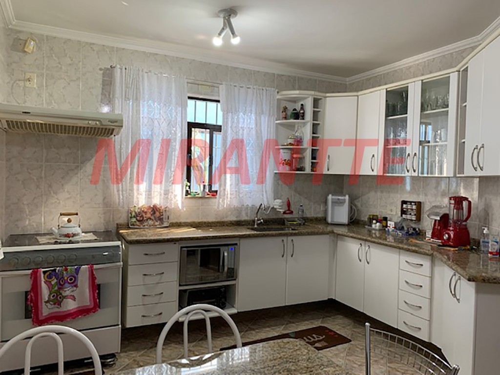 Sobrado de 230m² com 4 quartos em Tremembe