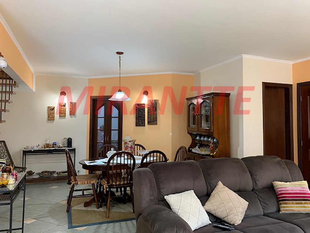 Sobrado de 230m² com 4 quartos em Tremembe