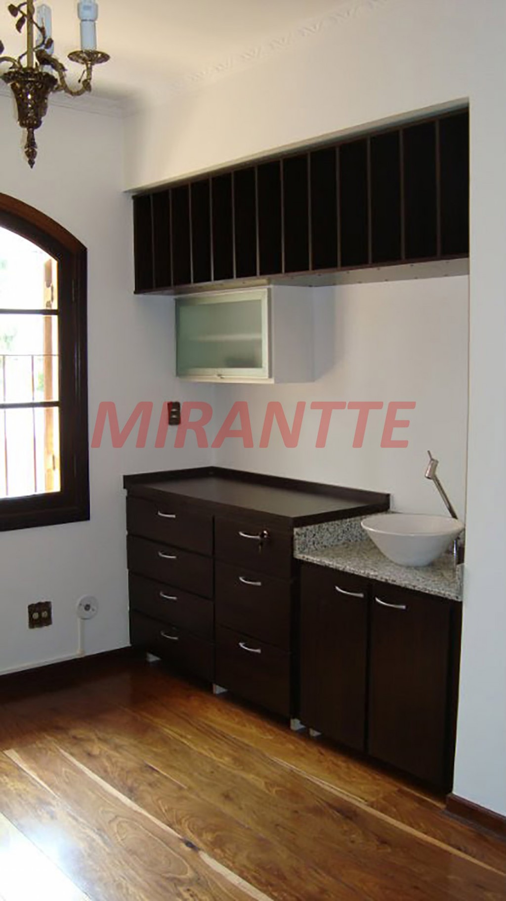 Sobrado de 649m² com 4 quartos em Horto Florestal