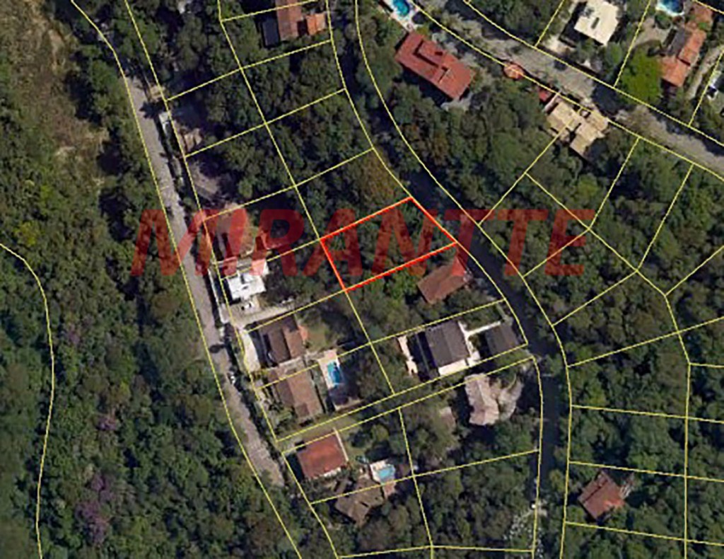 Terreno de 900m² em Serra da Cantareira