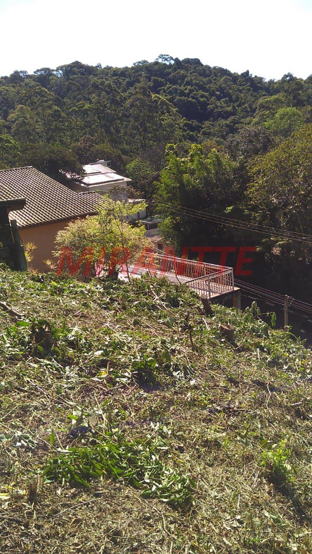 Terreno de 900m² em Serra da Cantareira