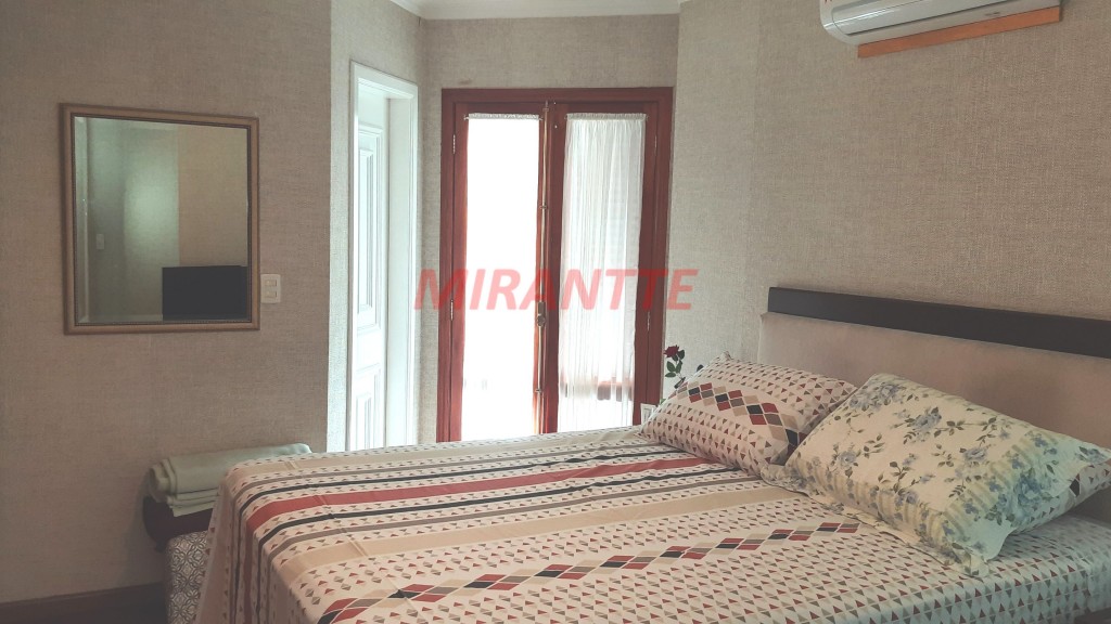 Sobrado de 225m² com 3 quartos em Santana