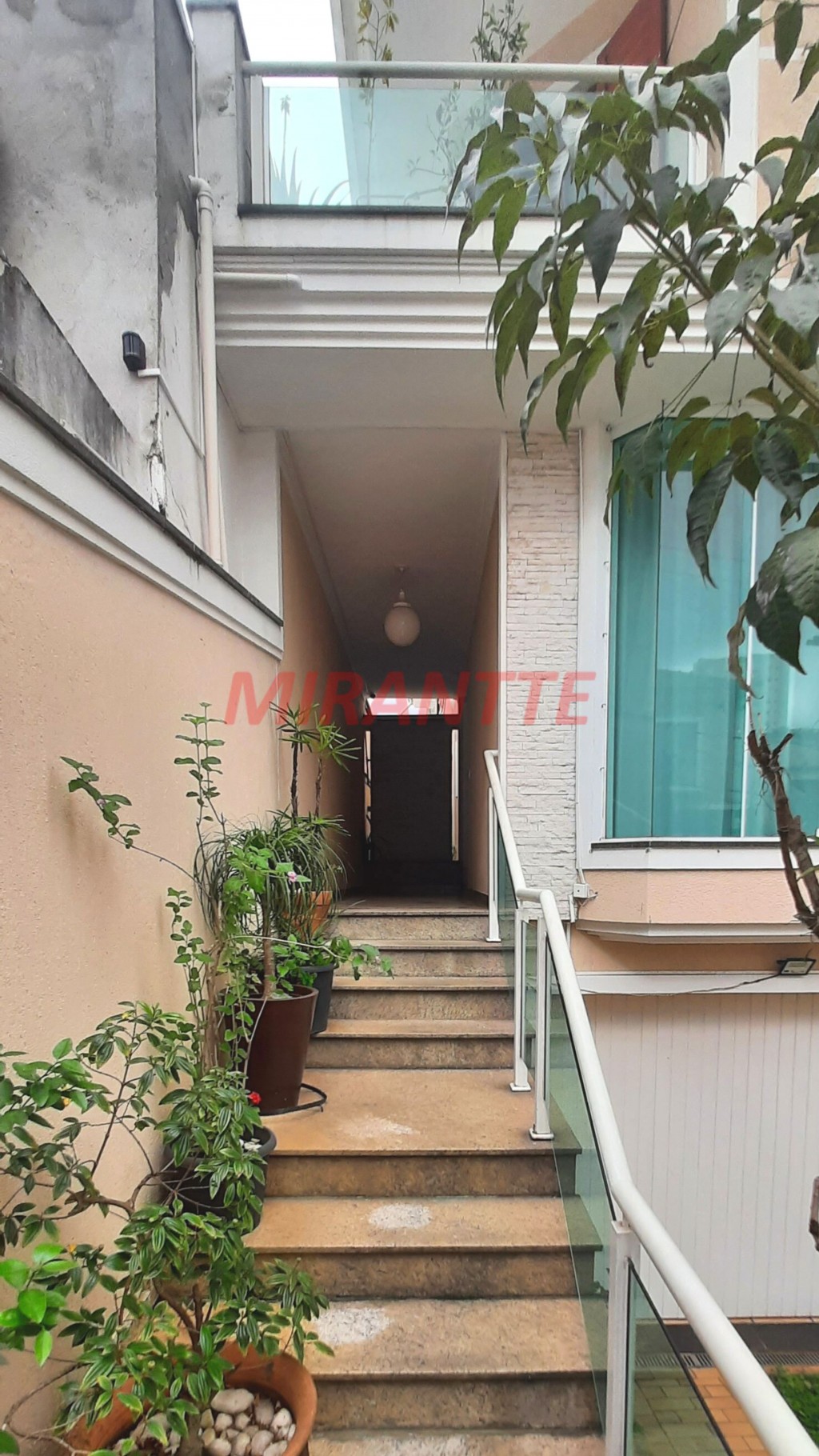 Sobrado de 225m² com 3 quartos em Santana