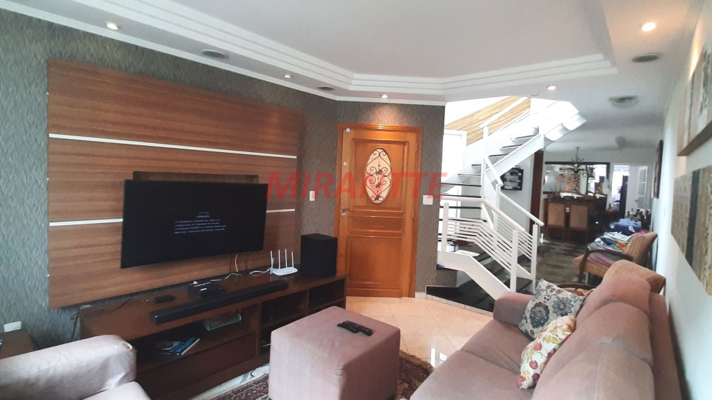 Sobrado de 225m² com 3 quartos em Santana