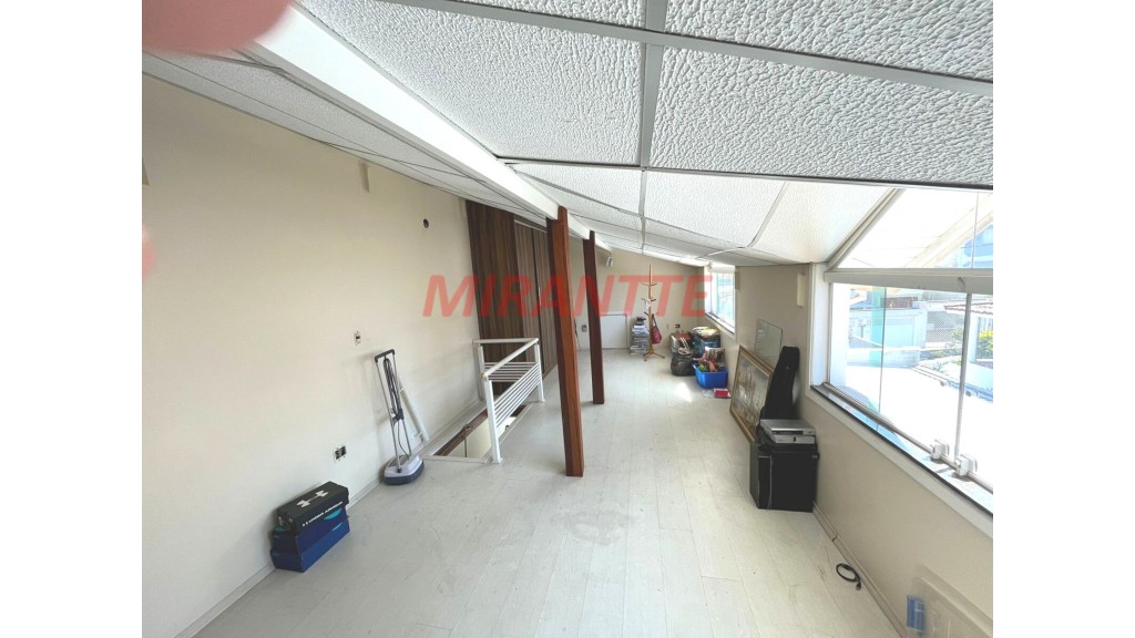 Sobrado de 225m² com 3 quartos em Santana