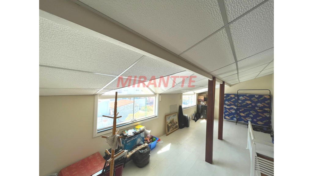 Sobrado de 225m² com 3 quartos em Santana