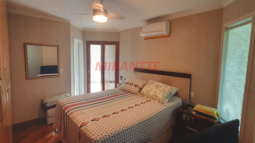 Sobrado de 225m² com 3 quartos em Santana
