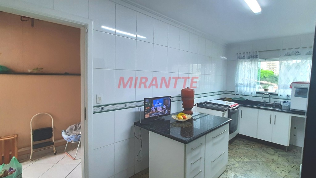 Sobrado de 225m² com 3 quartos em Santana