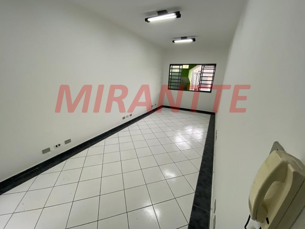 Comercial de 231m² em Limão