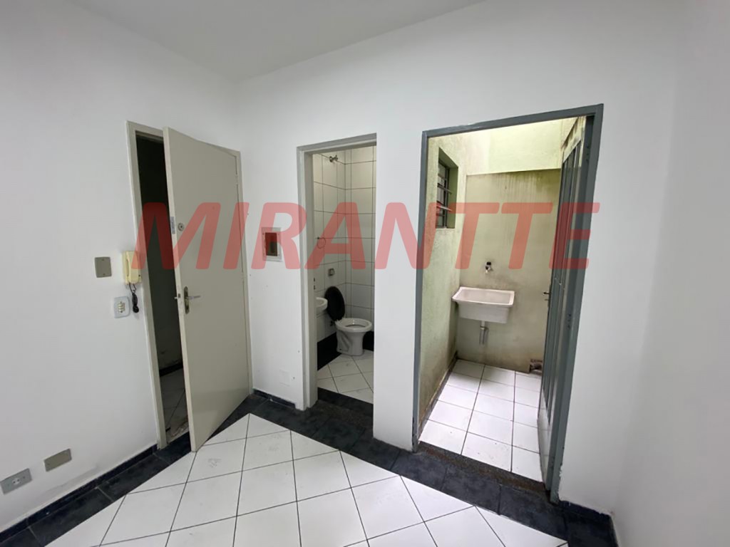 Comercial de 231m² em Limão