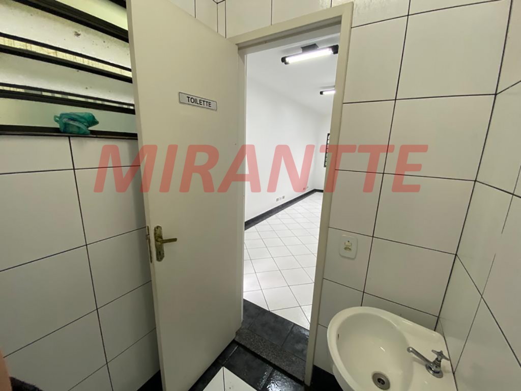 Comercial de 231m² em Limão