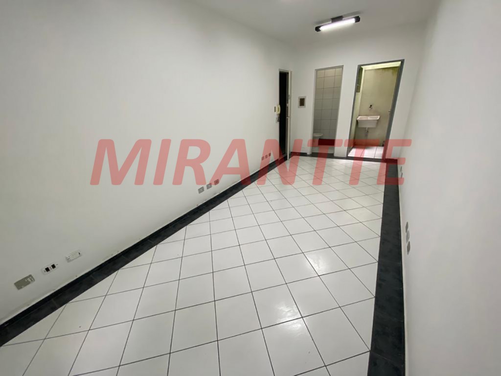 Comercial de 231m² em Limão