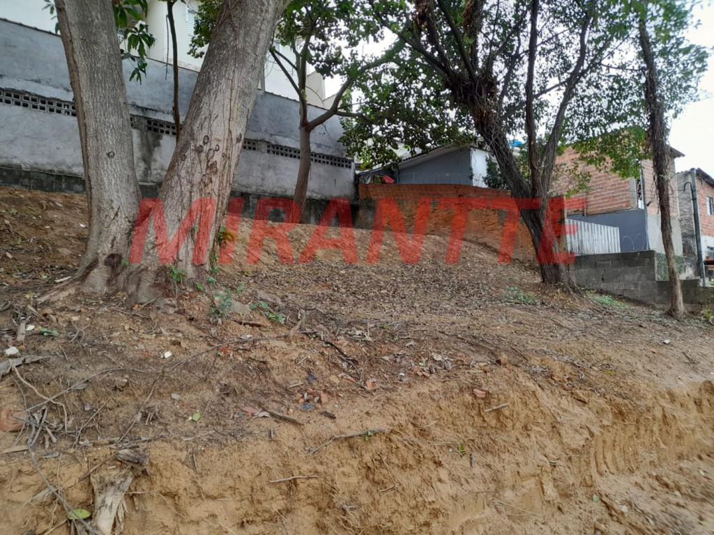 Terreno de 900m² em Vila Mazzei