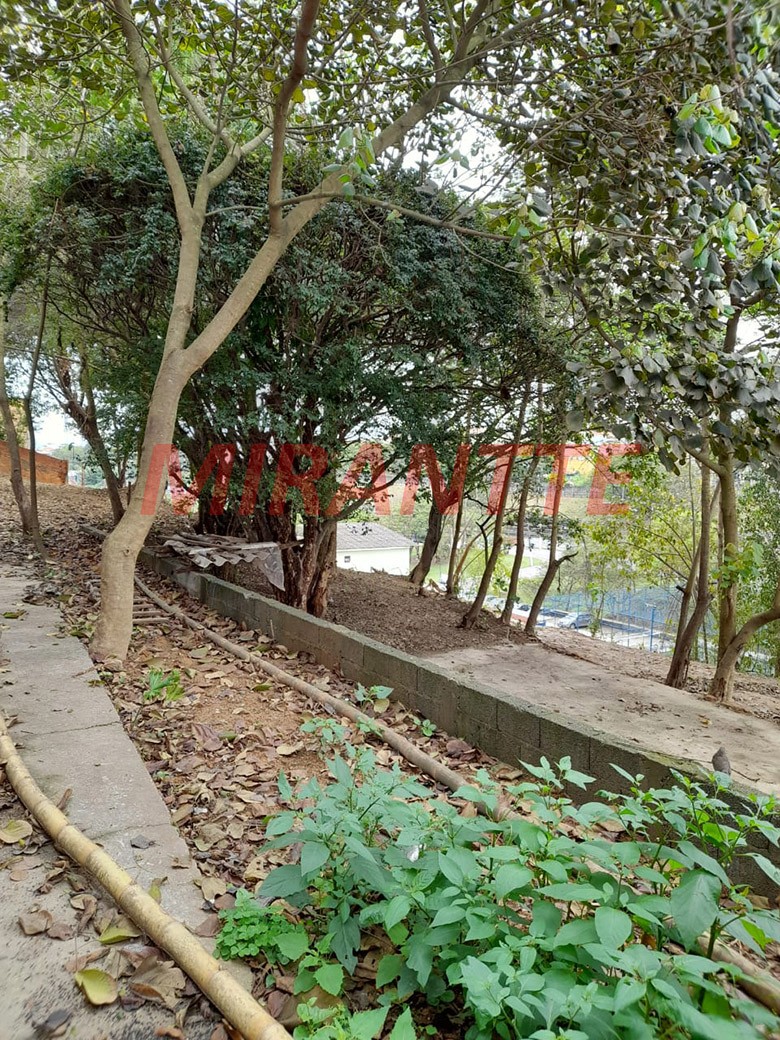 Terreno de 900m² em Vila Mazzei