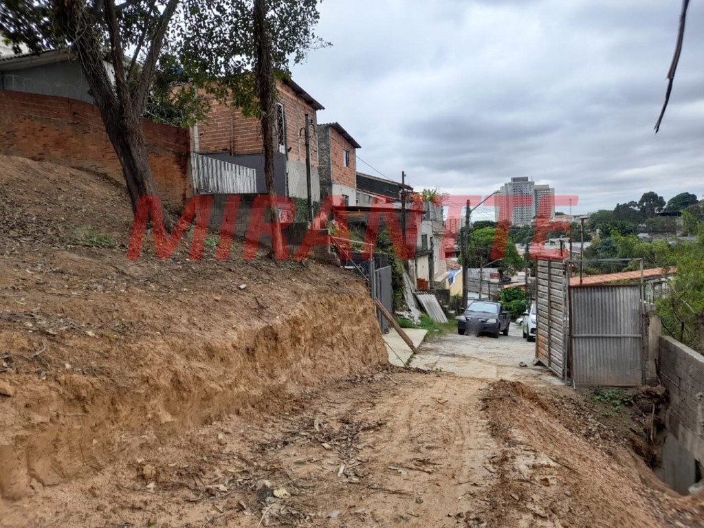 Terreno de 900m² em Vila Mazzei