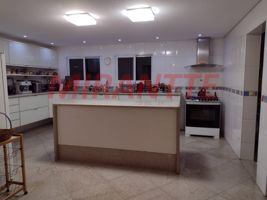 Sobrado de 561m² com 5 quartos em Serra da Cantareira