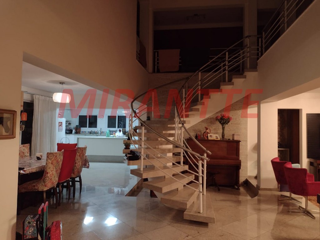 Sobrado de 561m² com 5 quartos em Serra da Cantareira