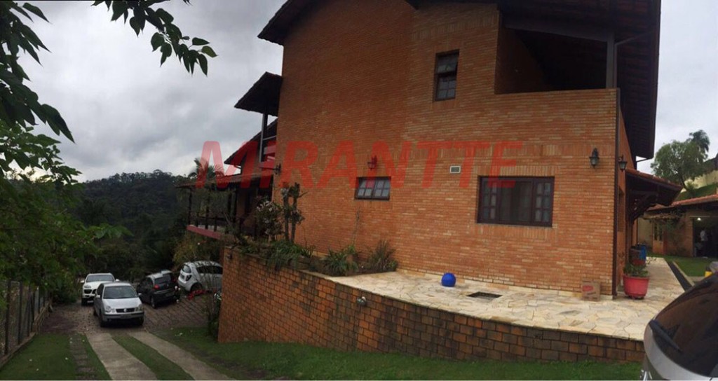 Sobrado de 670m² com 5 quartos em Caieras
