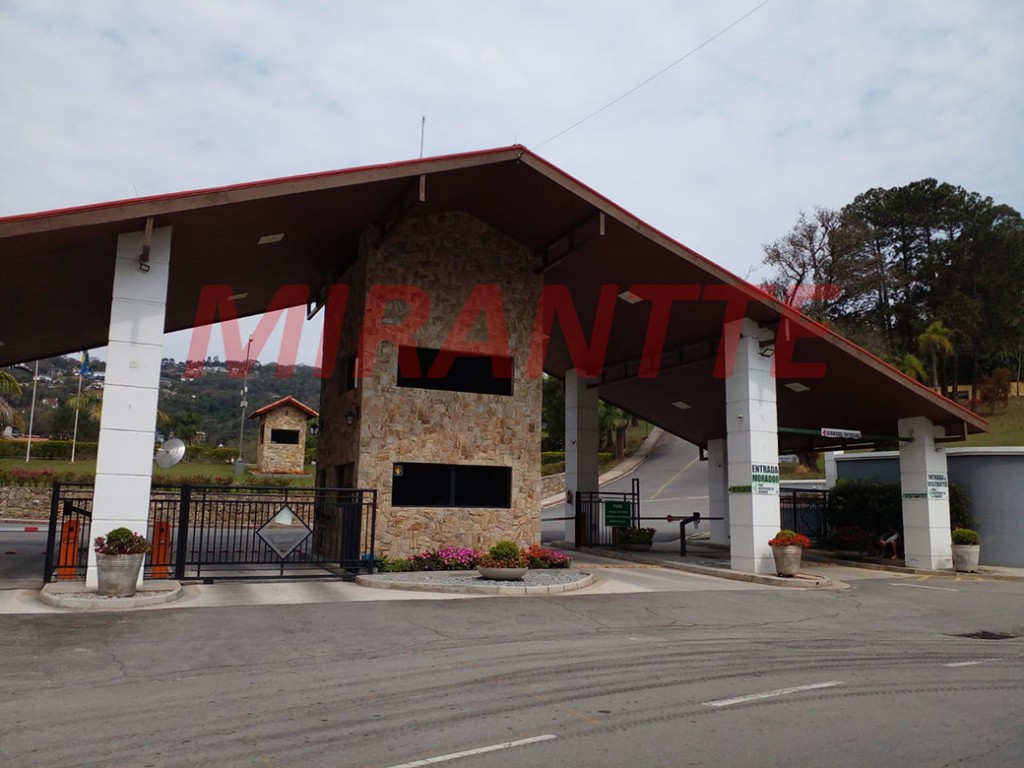 Sobrado de 670m² com 5 quartos em Caieras
