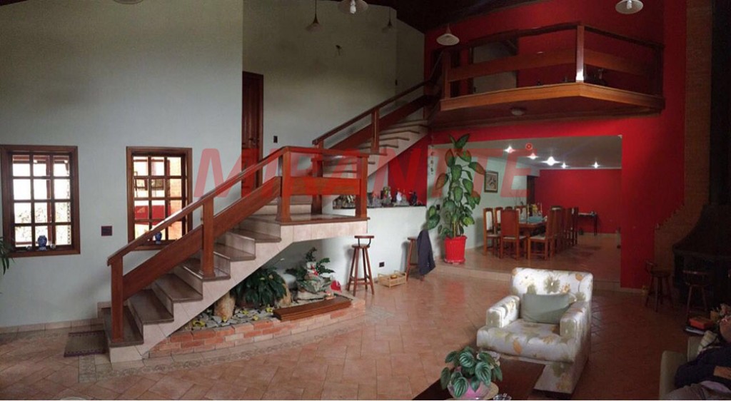 Sobrado de 670m² com 5 quartos em Caieras