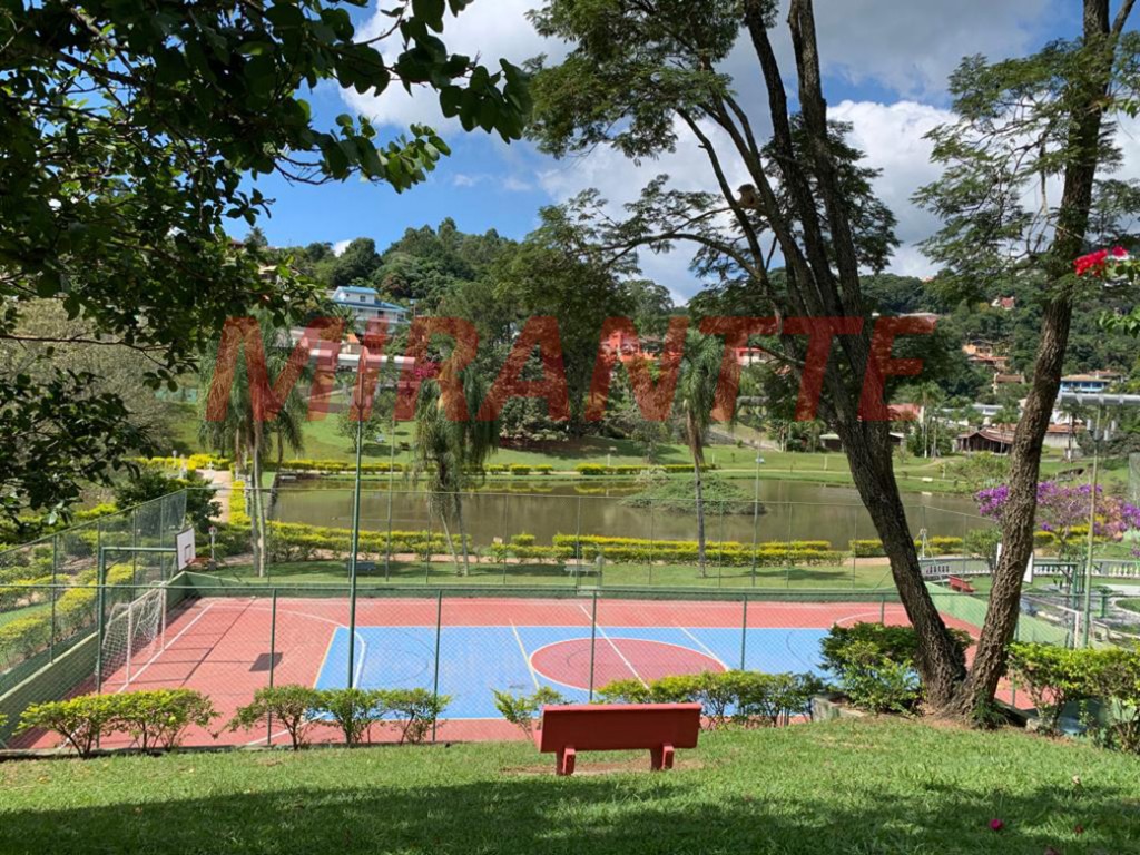 Sobrado de 670m² com 5 quartos em Caieras